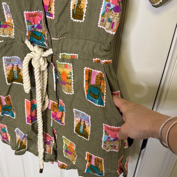 NWOT Petal + Pup Everlee Postcard Print Romper– Size XS - Picture 9 of 11